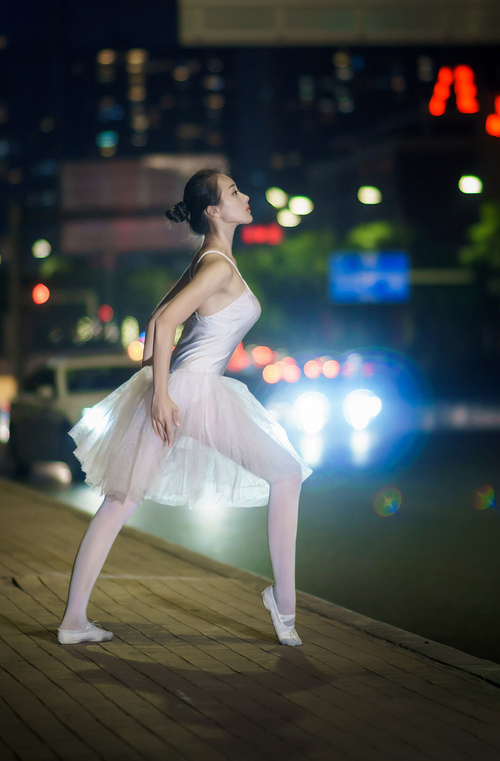 爱游戏数字体验-中锋策应能力对整体节奏的影响分析，策应型中锋足球