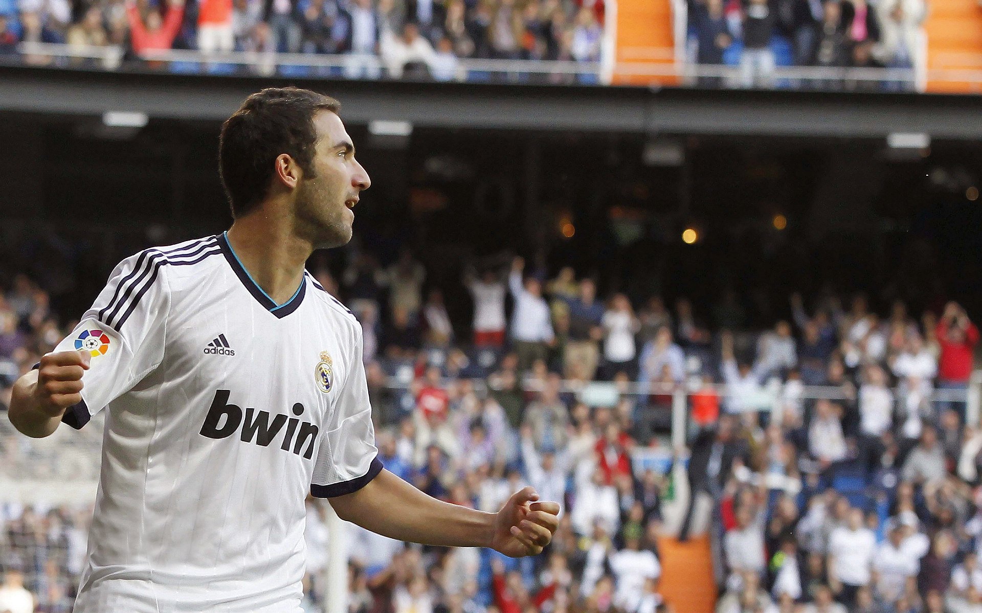 爱游戏平台-“英超领头羊再遭挑战，积分差距逐渐缩小”，英超积分预测